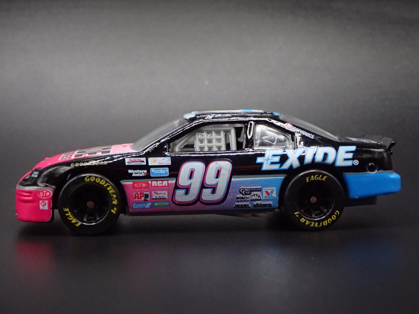 1996 FORD THUNDERBIRD 99 JEFF BURTON EXIDE NASCAR 1:64 SCALE DIECAST MODEL CAR