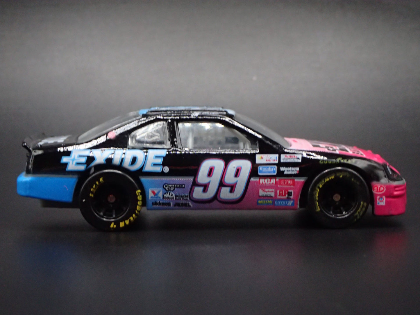 1996 FORD THUNDERBIRD 99 JEFF BURTON EXIDE NASCAR 1:64 SCALE DIECAST MODEL CAR