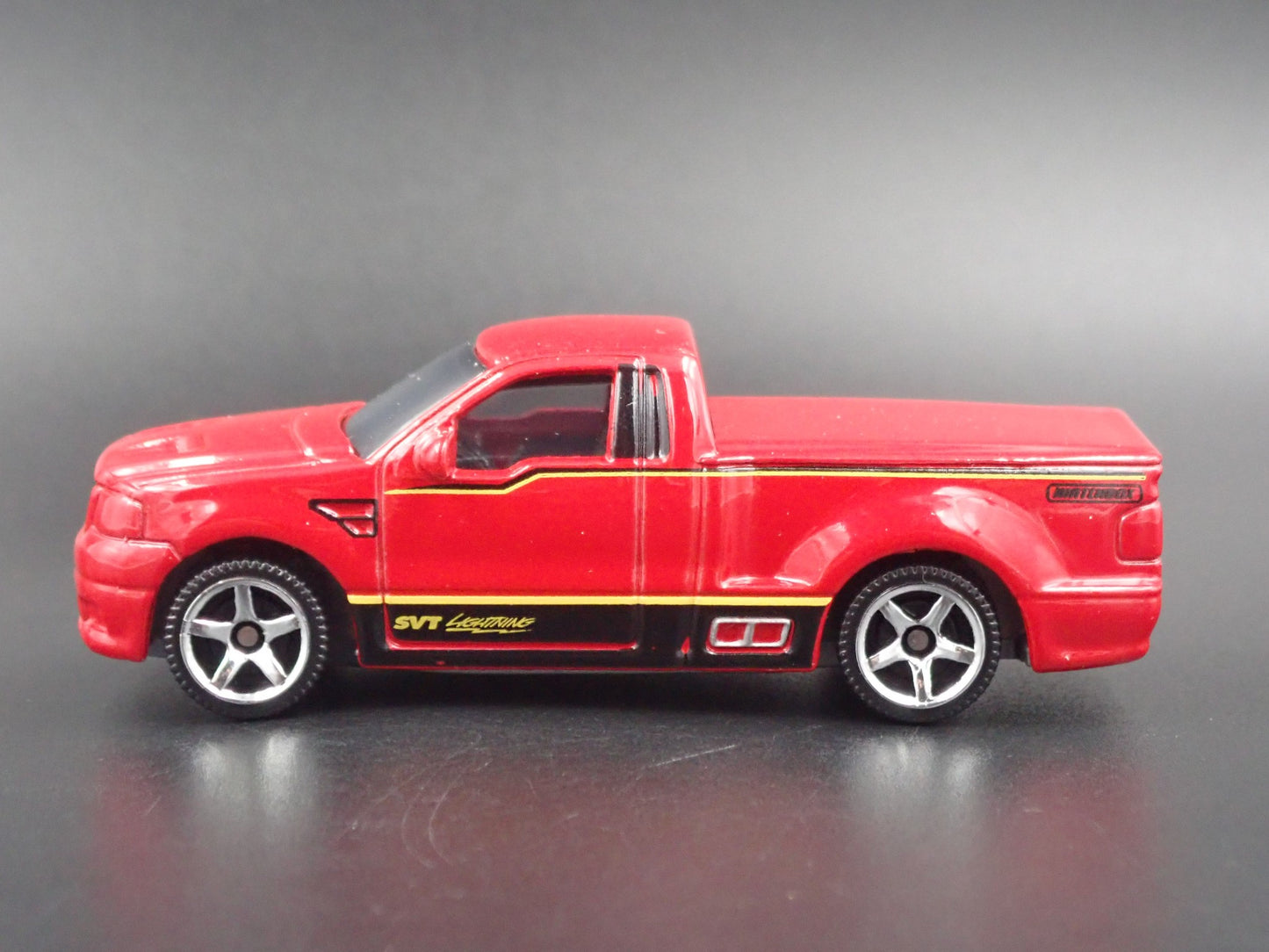 2004 04 FORD SVT F150 LIGHTNING PICKUP TRUCK RED 1:64 SCALE DIECAST MODEL CAR