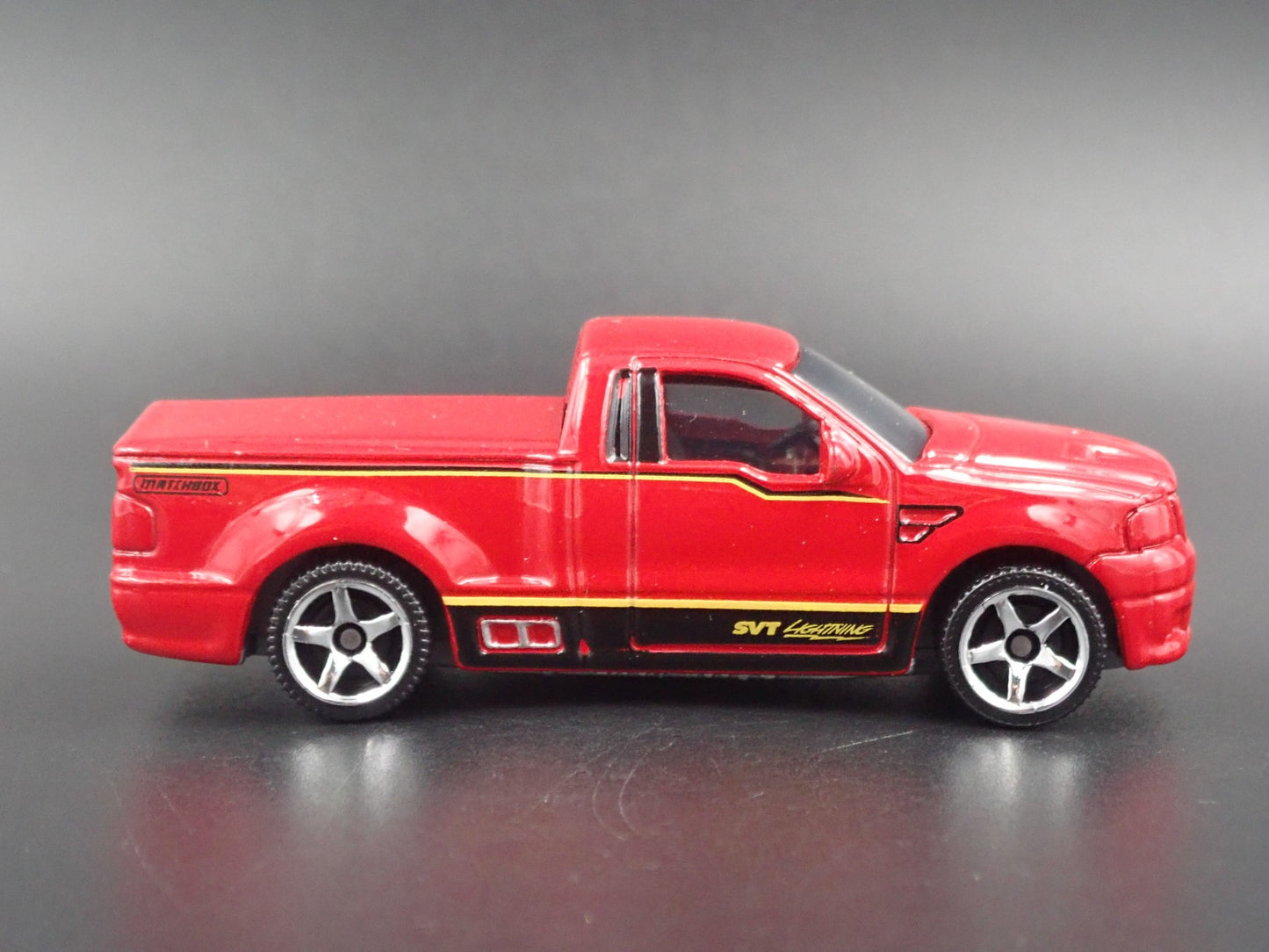 2004 04 FORD SVT F150 LIGHTNING PICKUP TRUCK RED 1:64 SCALE DIECAST MODEL CAR