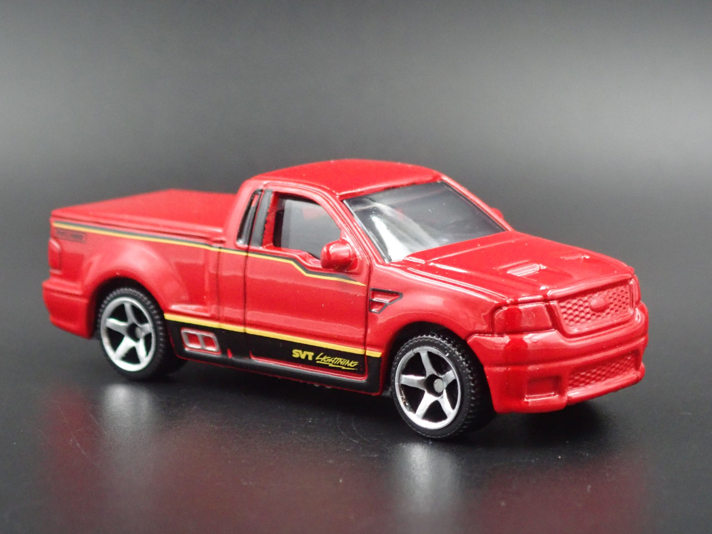 2004 04 FORD SVT F150 LIGHTNING PICKUP TRUCK RED 1:64 SCALE DIECAST MODEL CAR