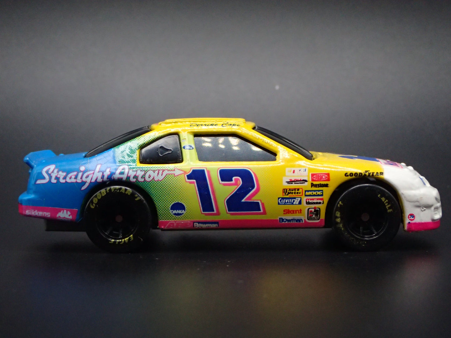 1996 96 FORD THUNDERBIRD 12 DERRIKE COPE NASCAR 1:64 SCALE DIECAST MODEL CAR