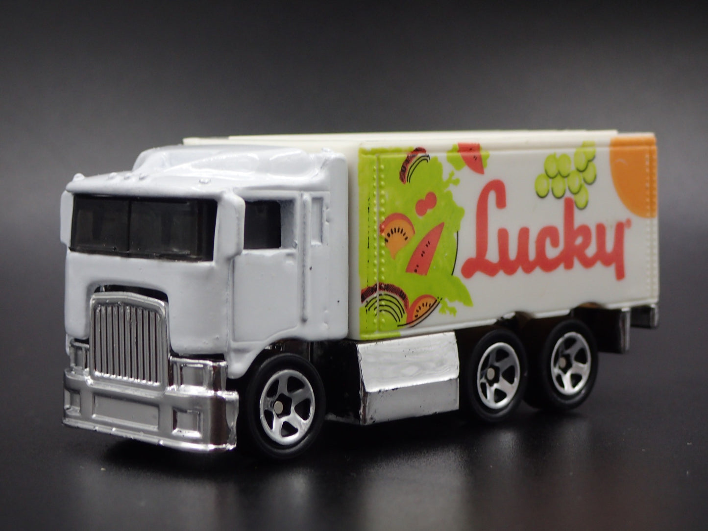BOX DELIVERY TRUCK HIWAY HAULER LUCKY RARE 1:64 SCALE DIORAMA DIECAST MODEL CAR