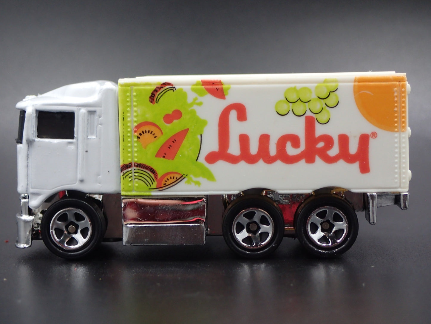 BOX DELIVERY TRUCK HIWAY HAULER LUCKY RARE 1:64 SCALE DIORAMA DIECAST MODEL CAR