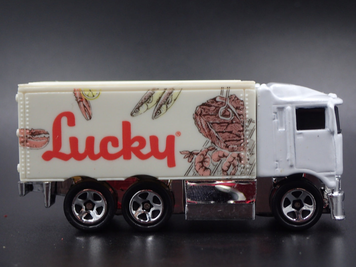 BOX DELIVERY TRUCK HIWAY HAULER LUCKY RARE 1:64 SCALE DIORAMA DIECAST MODEL CAR