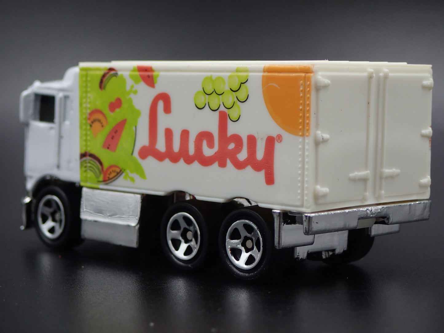 BOX DELIVERY TRUCK HIWAY HAULER LUCKY RARE 1:64 SCALE DIORAMA DIECAST MODEL CAR
