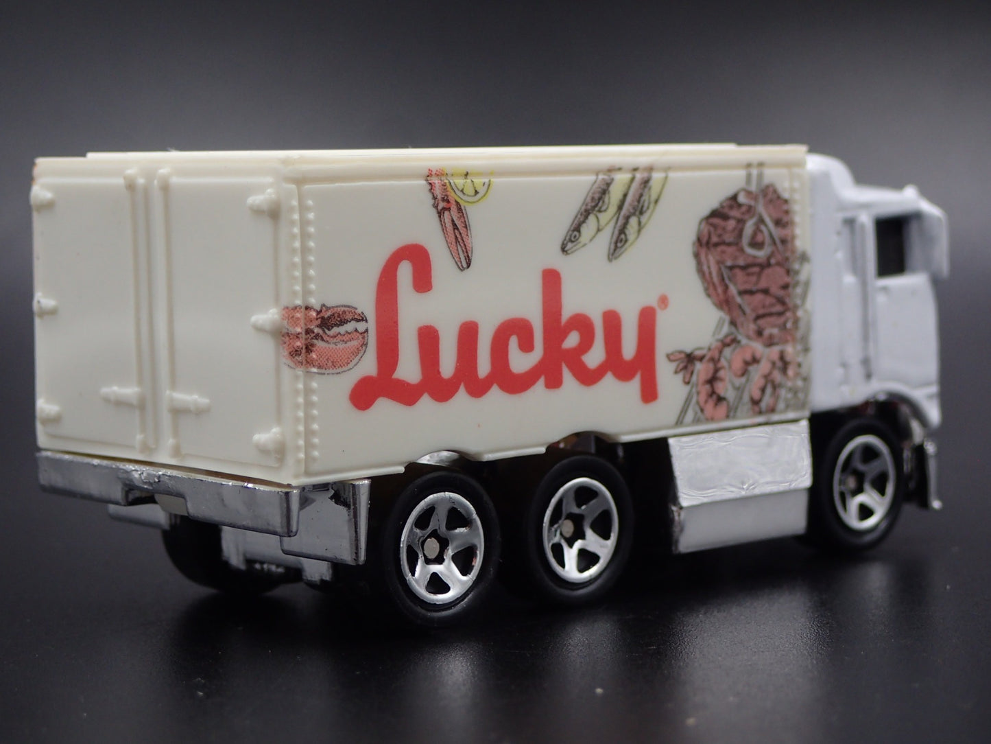 BOX DELIVERY TRUCK HIWAY HAULER LUCKY RARE 1:64 SCALE DIORAMA DIECAST MODEL CAR