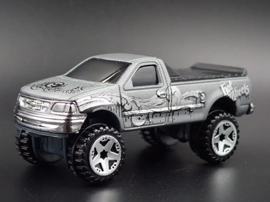 1997 - 2004 FORD F150 4X4 PICKUP TRUCK GRAY 1:64 SCALE DIORAMA DIECAST MODEL CAR