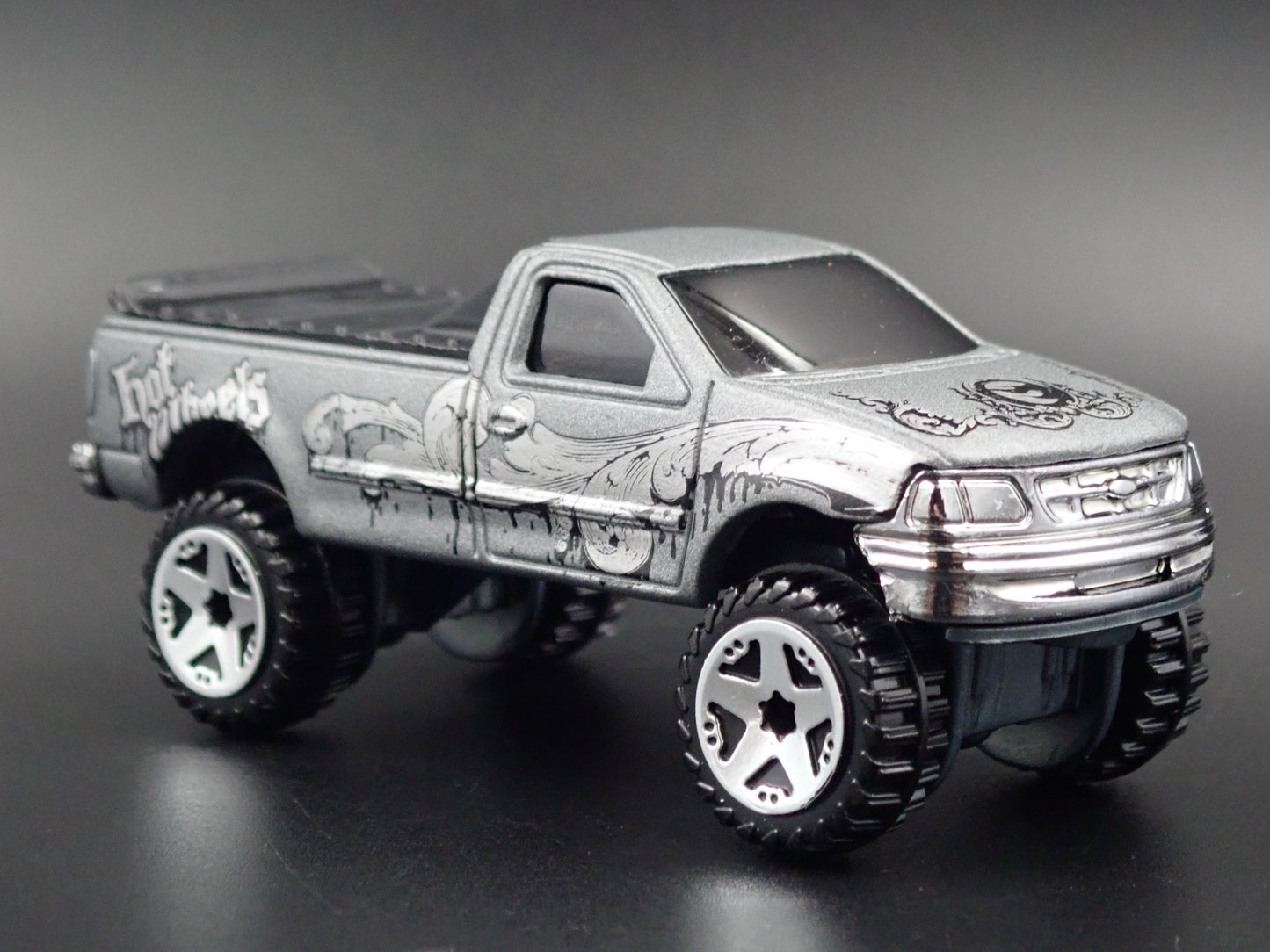 1997 - 2004 FORD F150 4X4 PICKUP TRUCK GRAY 1:64 SCALE DIORAMA DIECAST MODEL CAR