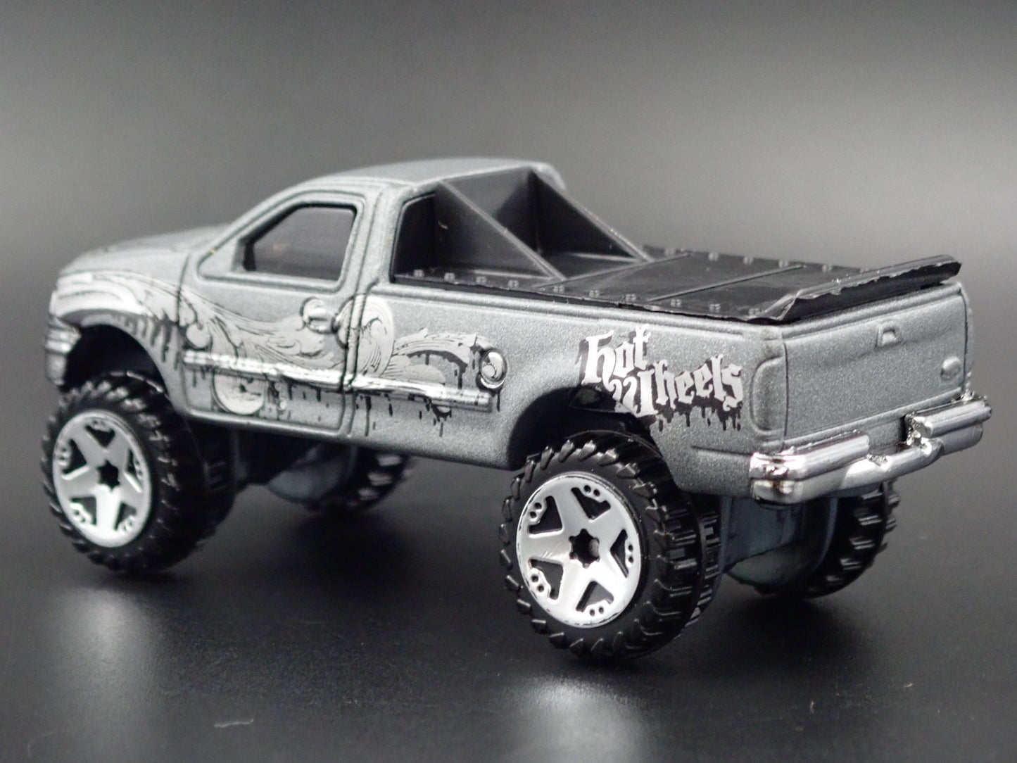 1997 - 2004 FORD F150 4X4 PICKUP TRUCK GRAY 1:64 SCALE DIORAMA DIECAST MODEL CAR