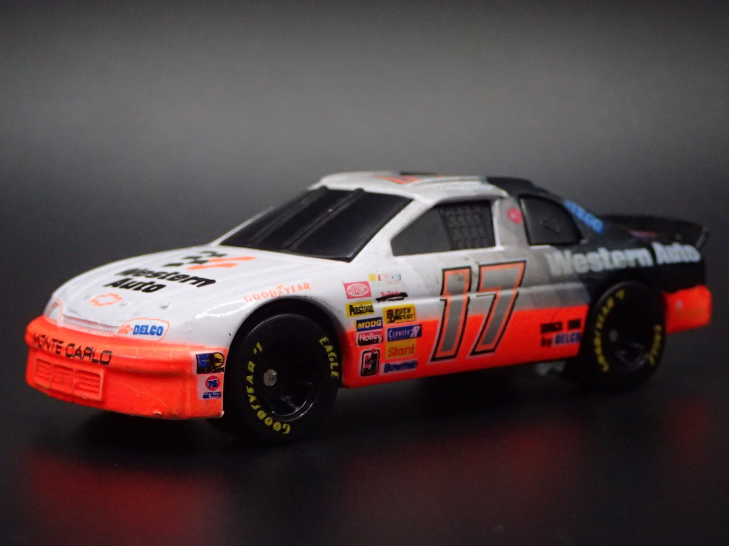 1996 CHEVY CHEVROLET MONTE CARLO DARRELL WALTRIP NASCAR 1:64 DIECAST MODEL CAR
