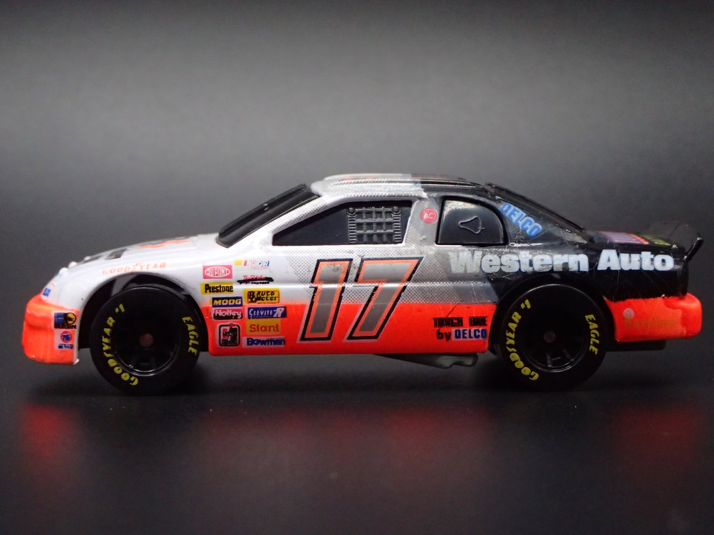 1996 CHEVY CHEVROLET MONTE CARLO DARRELL WALTRIP NASCAR 1:64 DIECAST MODEL CAR