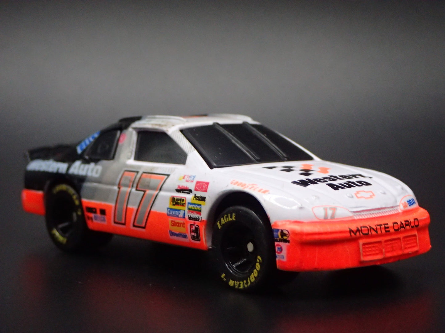 1996 CHEVY CHEVROLET MONTE CARLO DARRELL WALTRIP NASCAR 1:64 DIECAST MODEL CAR