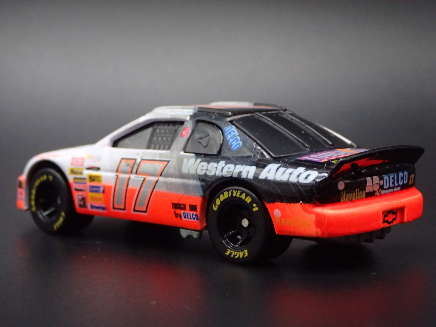 1996 CHEVY CHEVROLET MONTE CARLO DARRELL WALTRIP NASCAR 1:64 DIECAST MODEL CAR