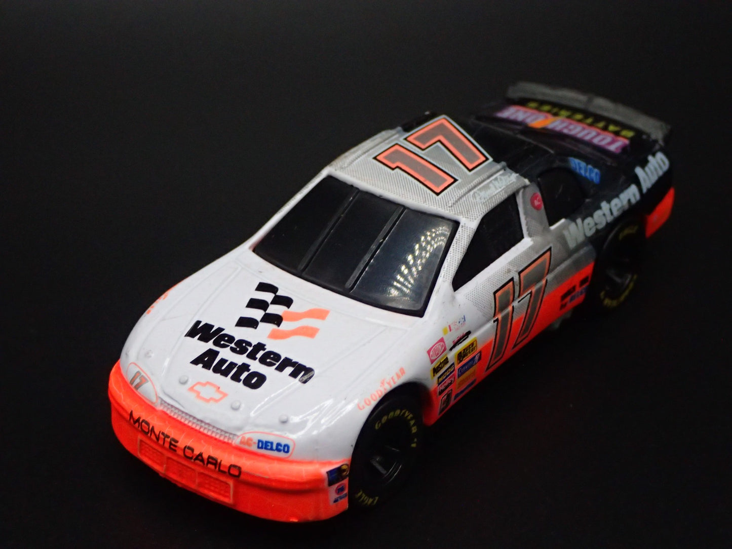 1996 CHEVY CHEVROLET MONTE CARLO DARRELL WALTRIP NASCAR 1:64 DIECAST MODEL CAR