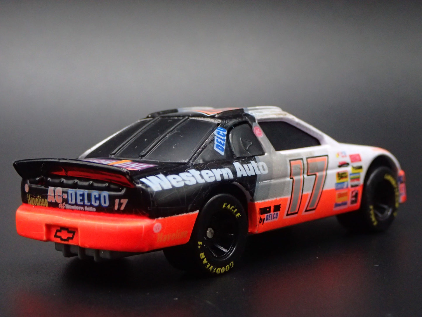 1996 CHEVY CHEVROLET MONTE CARLO DARRELL WALTRIP NASCAR 1:64 DIECAST MODEL CAR