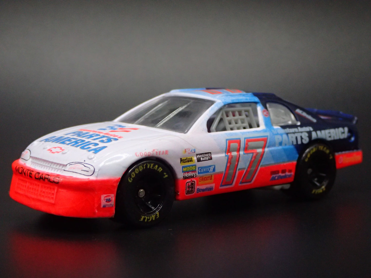 1996 CHEVY CHEVROLET MONTE CARLO DARRELL WALTRIP NASCAR 1:64 DIECAST MODEL CAR