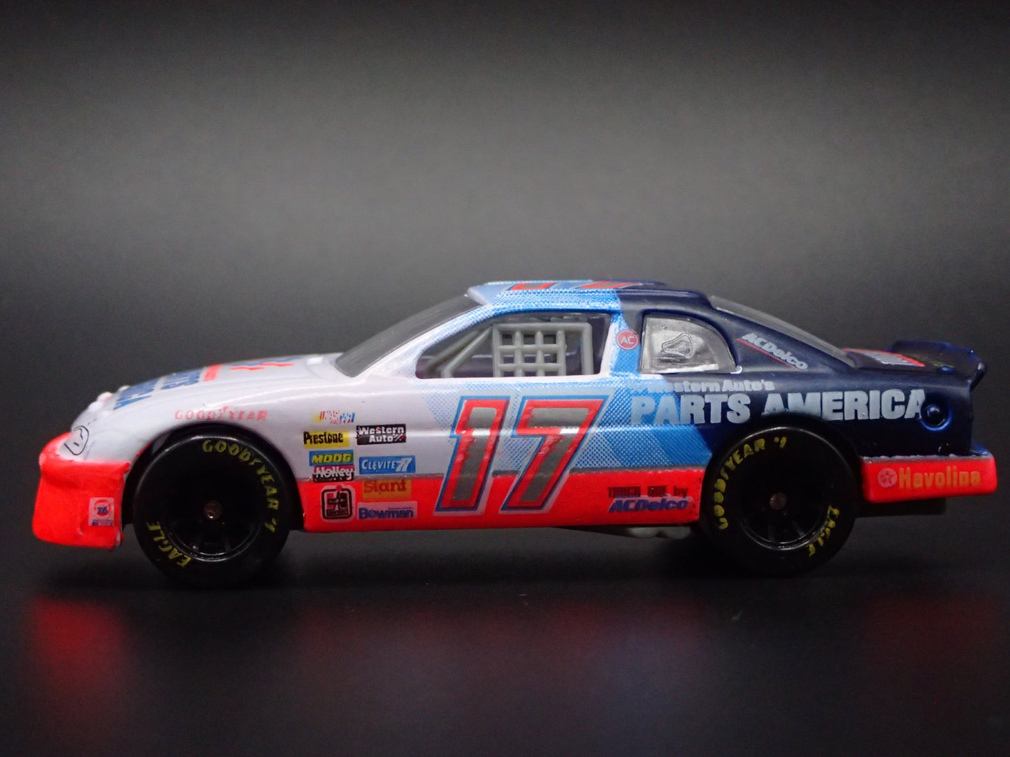 1996 CHEVY CHEVROLET MONTE CARLO DARRELL WALTRIP NASCAR 1:64 DIECAST MODEL CAR