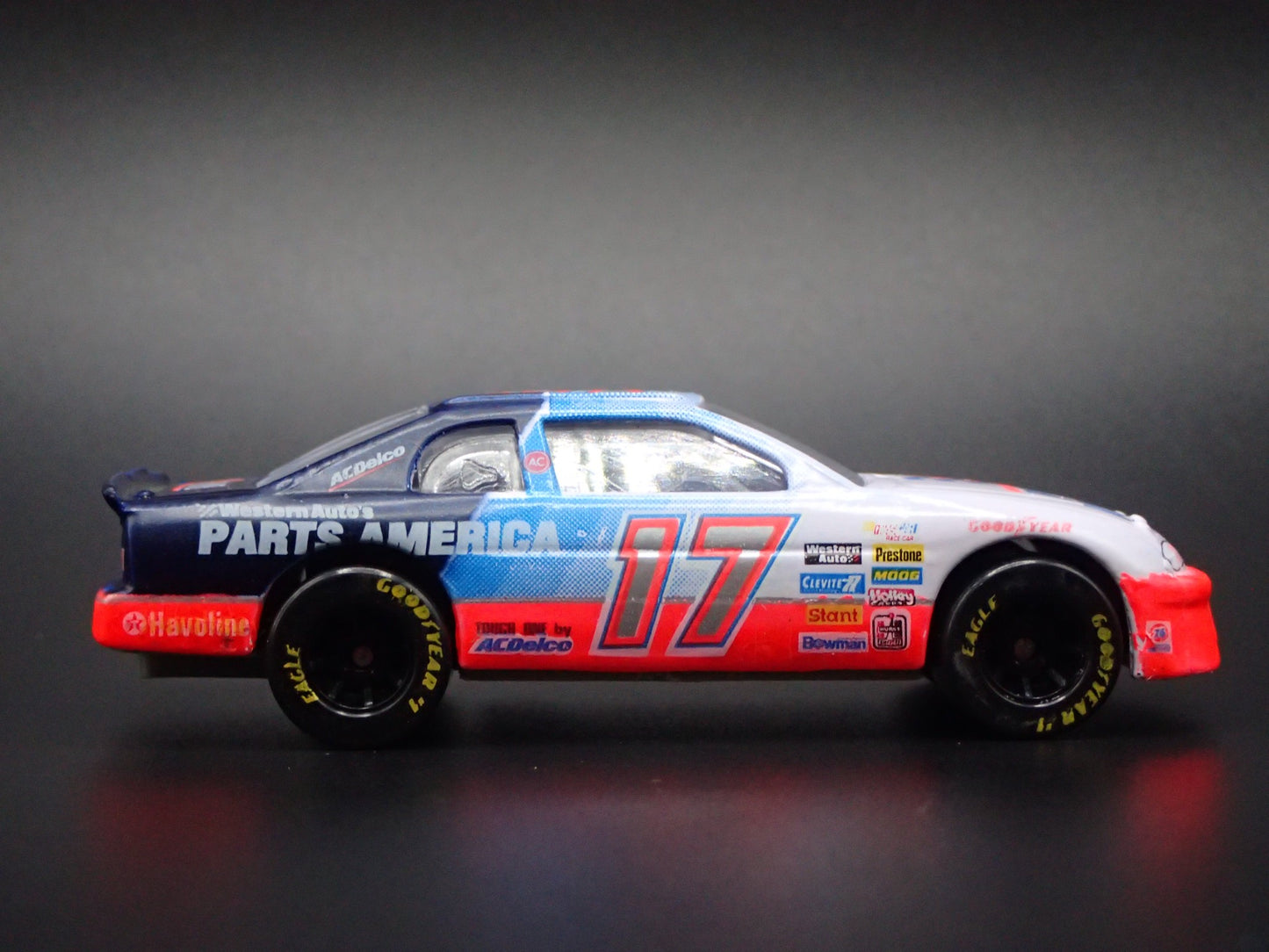 1996 CHEVY CHEVROLET MONTE CARLO DARRELL WALTRIP NASCAR 1:64 DIECAST MODEL CAR