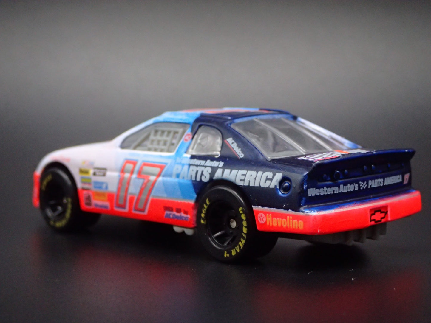 1996 CHEVY CHEVROLET MONTE CARLO DARRELL WALTRIP NASCAR 1:64 DIECAST MODEL CAR