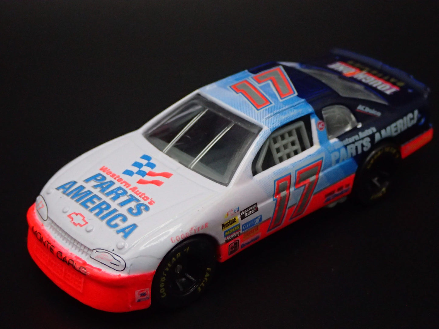 1996 CHEVY CHEVROLET MONTE CARLO DARRELL WALTRIP NASCAR 1:64 DIECAST MODEL CAR