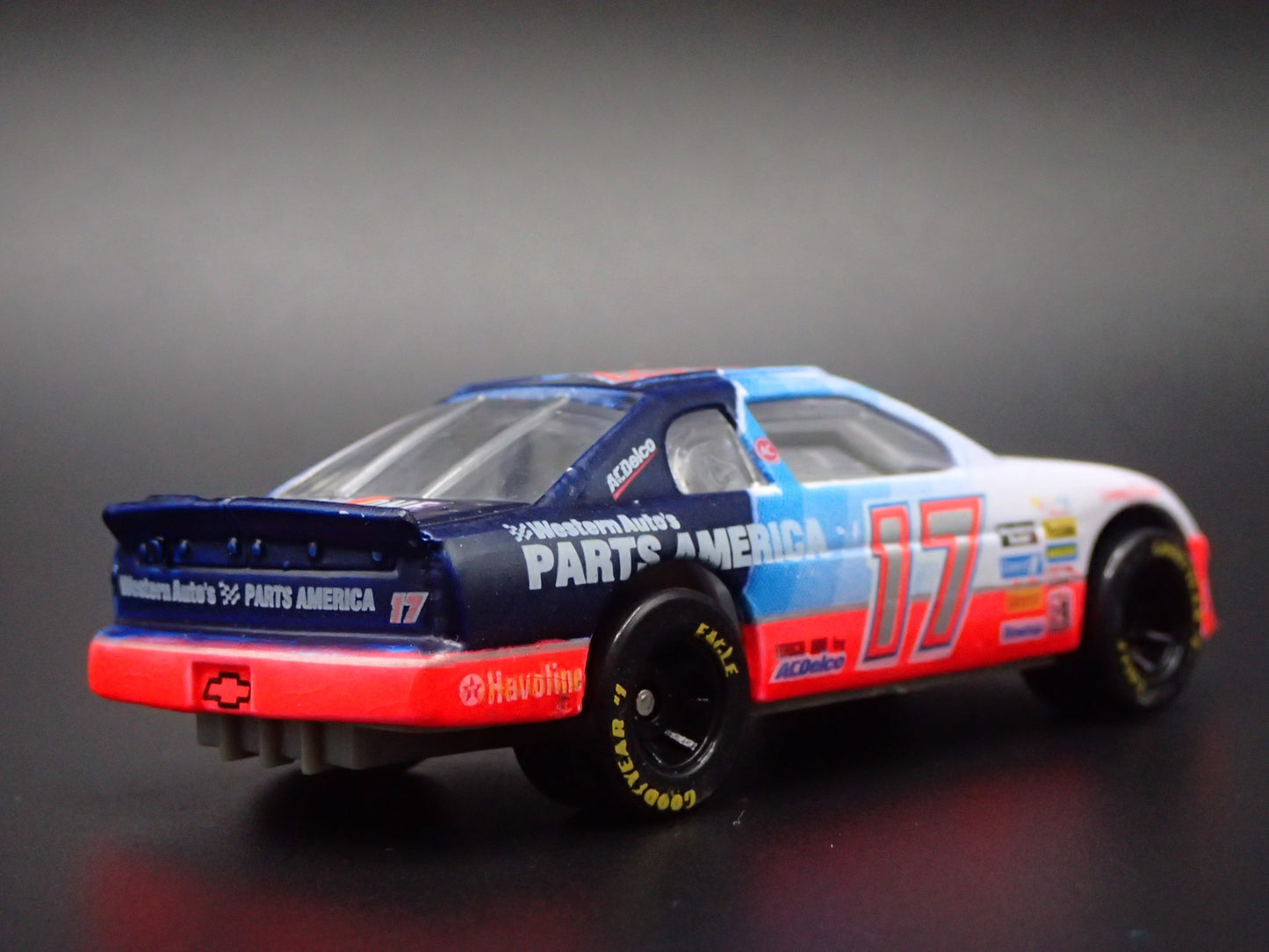 1996 CHEVY CHEVROLET MONTE CARLO DARRELL WALTRIP NASCAR 1:64 DIECAST MODEL CAR