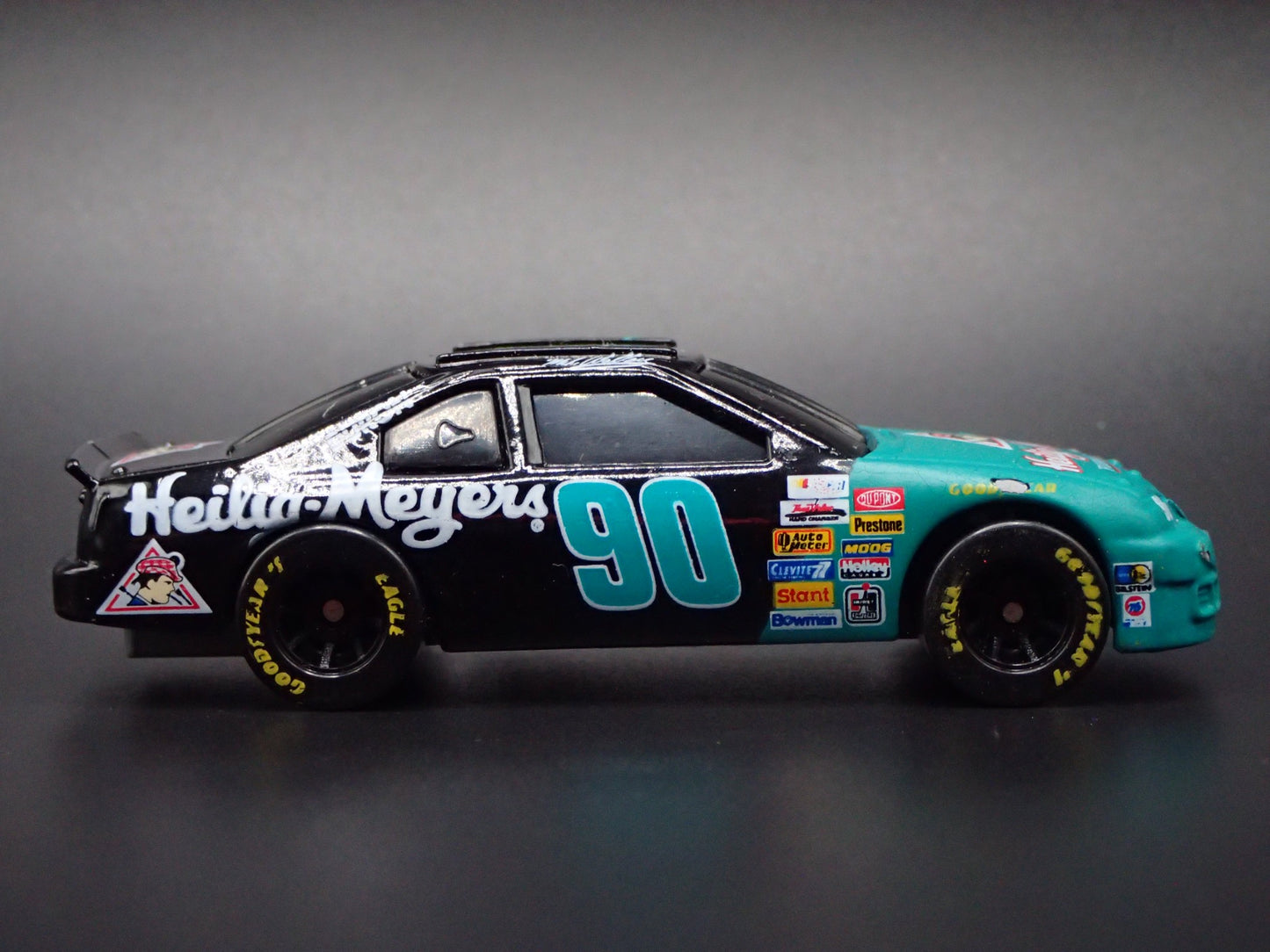 1996 96 FORD THUNDERBIRD 90 MIKE WALLACE NASCAR 1:64 SCALE DIECAST MODEL CAR