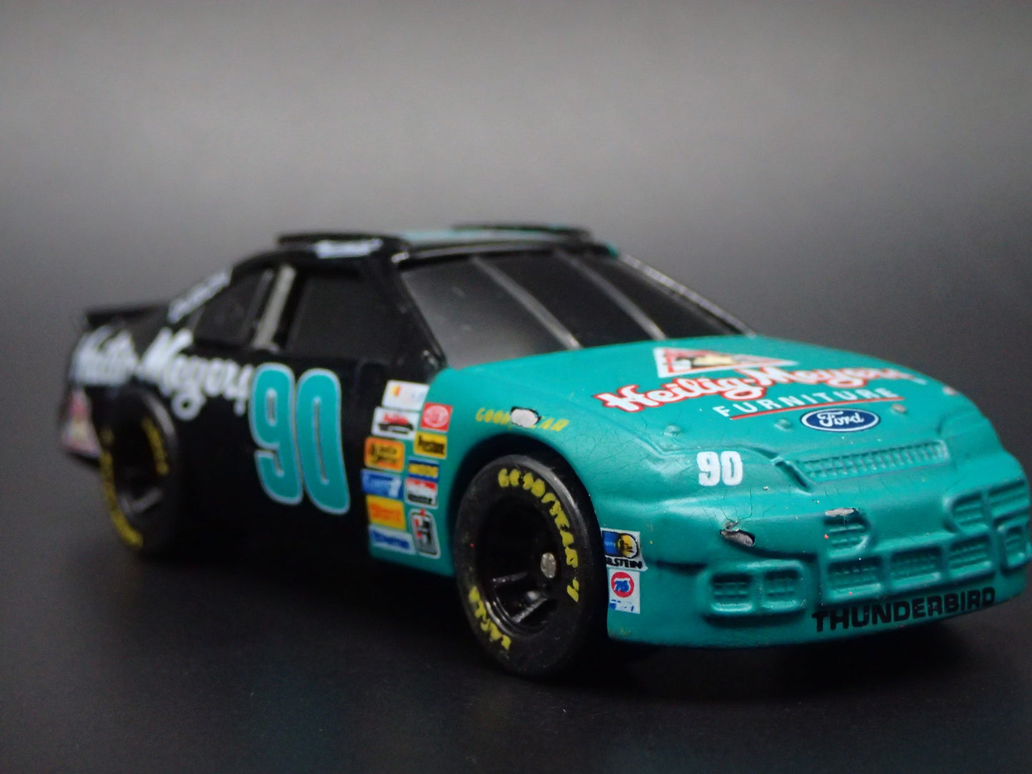 1996 96 FORD THUNDERBIRD 90 MIKE WALLACE NASCAR 1:64 SCALE DIECAST MODEL CAR