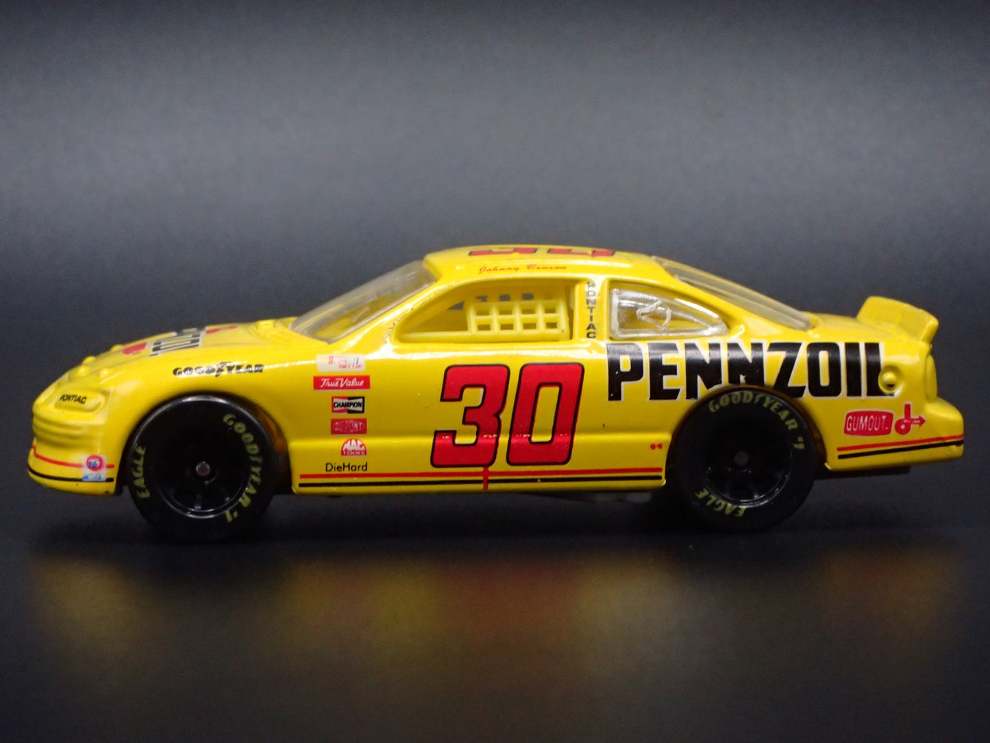 1996 96 PONTIAC GRAND PRIX 30 JOHNNY BENSON NASCAR 1:64 SCALE DIECAST MODEL CAR
