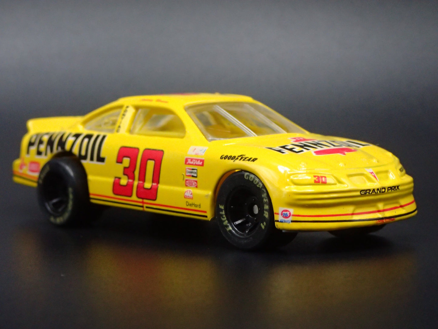 1996 96 PONTIAC GRAND PRIX 30 JOHNNY BENSON NASCAR 1:64 SCALE DIECAST MODEL CAR