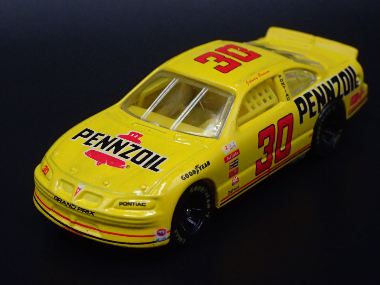 1996 96 PONTIAC GRAND PRIX 30 JOHNNY BENSON NASCAR 1:64 SCALE DIECAST MODEL CAR