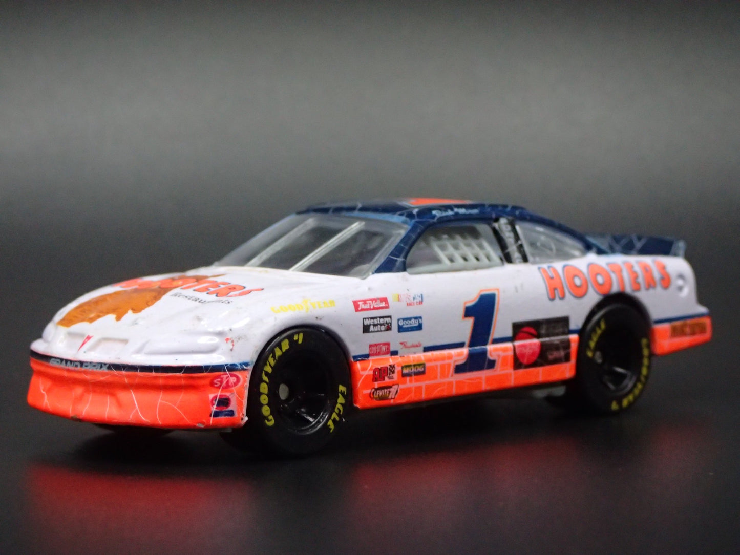 1996 96 PONTIAC GRAND PRIX 1 RICK MAST HOOTERS NASCAR 1:64 DIECAST MODEL CAR
