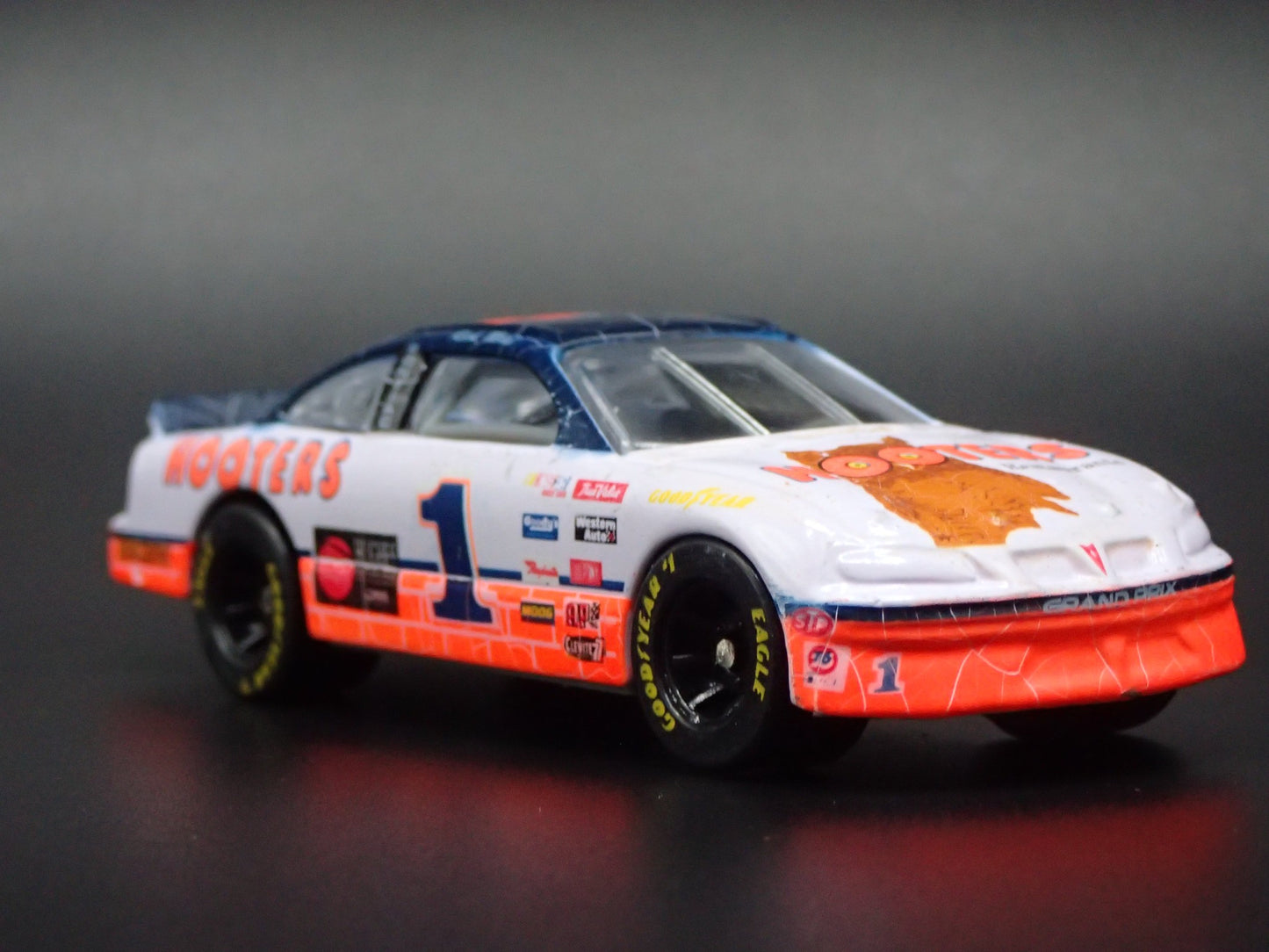 1996 96 PONTIAC GRAND PRIX 1 RICK MAST HOOTERS NASCAR 1:64 DIECAST MODEL CAR