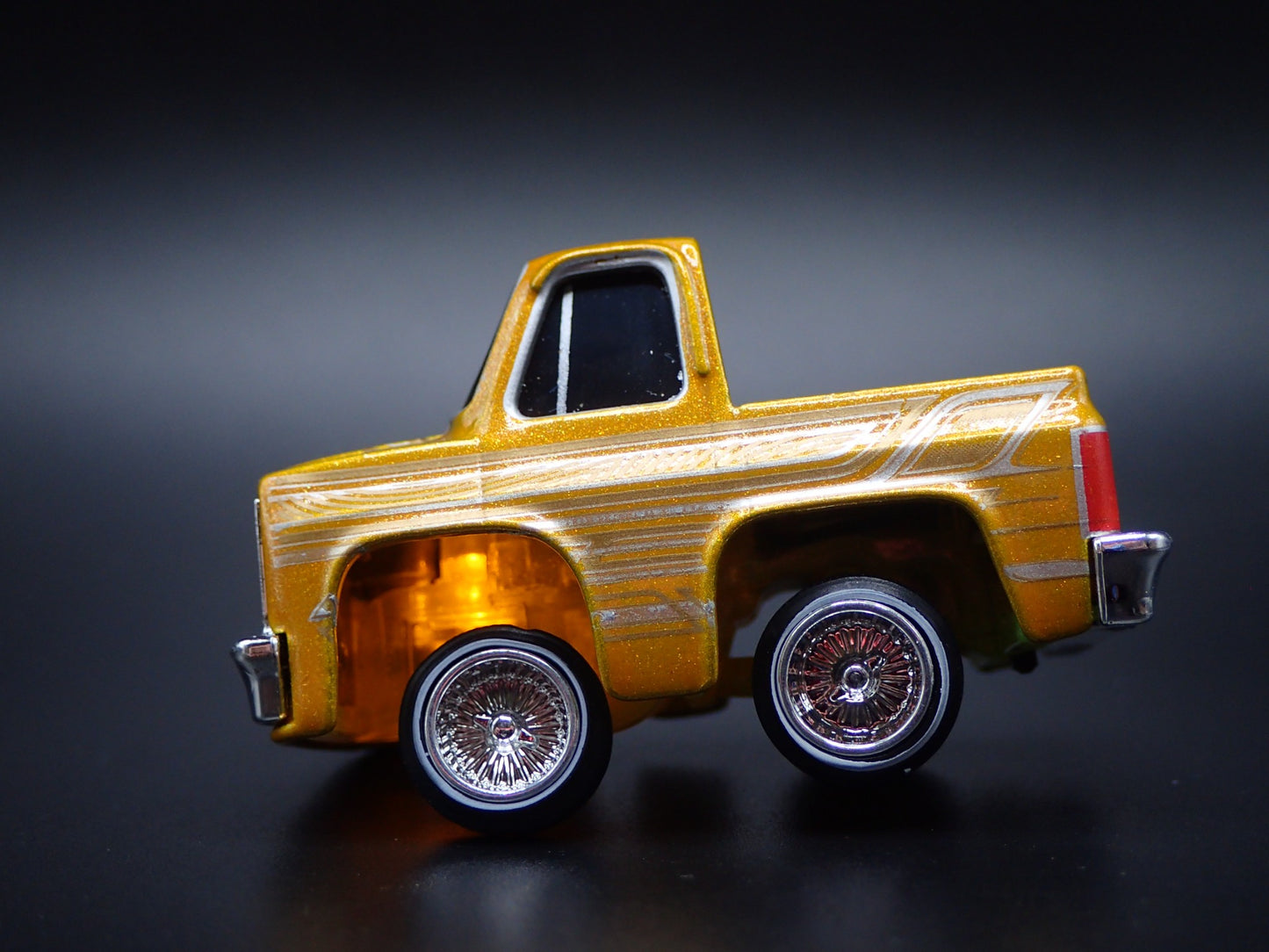 1987 87 CHEVY CHEVROLET C10 TRUCK TUNED LOWRIDER 1/64 SCALE DIECAST MODEL CAR