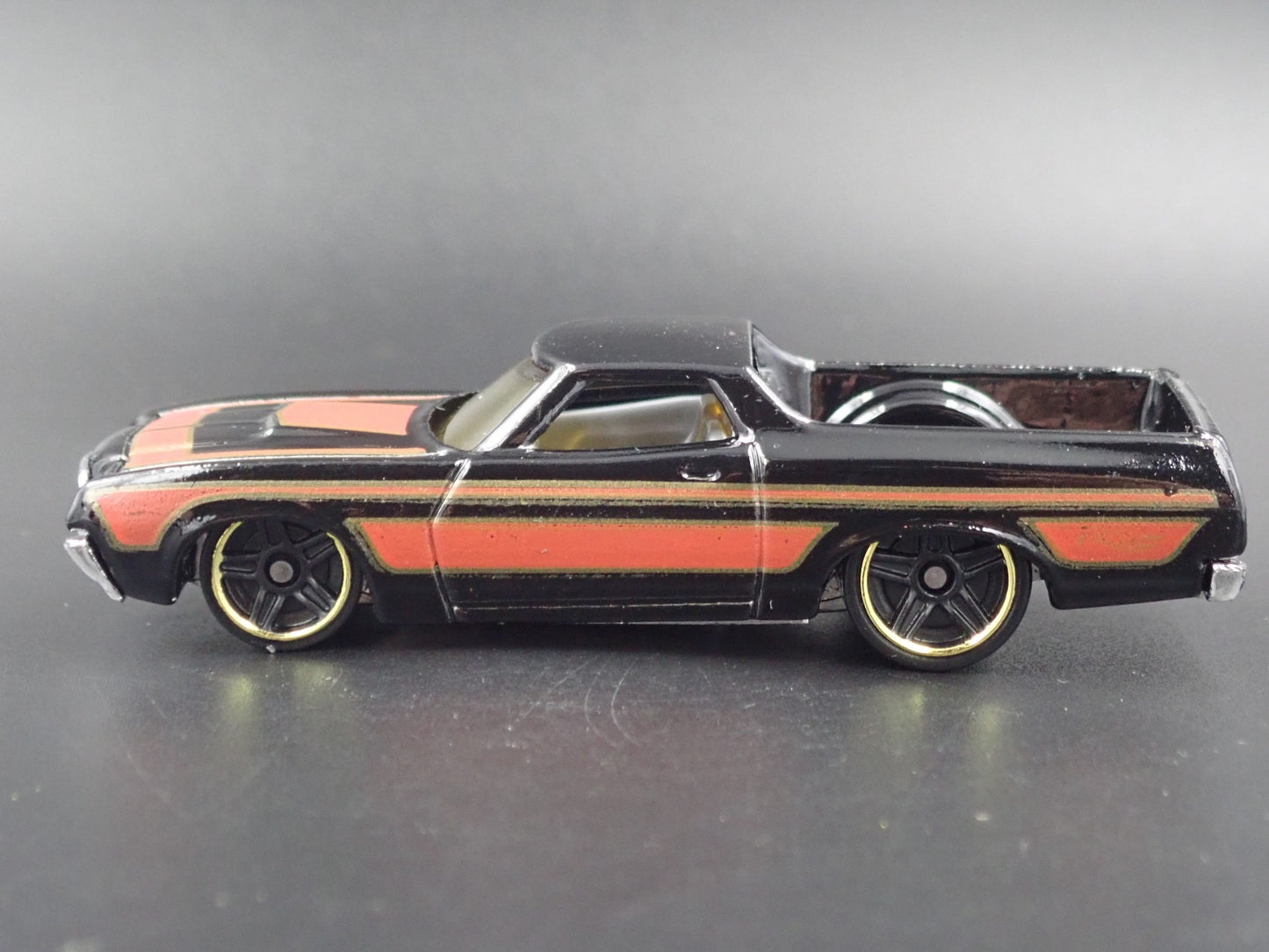 1972 72 FORD RANCHERO PICKUP TRUCK BLACK 1:64 SCALE DIORAMA DIECAST MODEL CAR