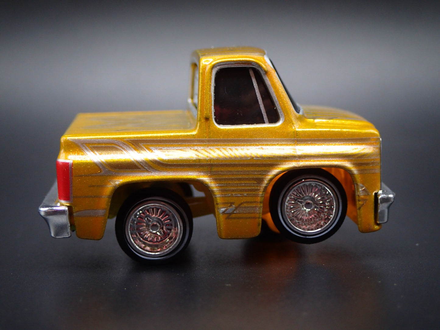 1987 87 CHEVY CHEVROLET C10 TRUCK TUNED LOWRIDER 1/64 SCALE DIECAST MODEL CAR