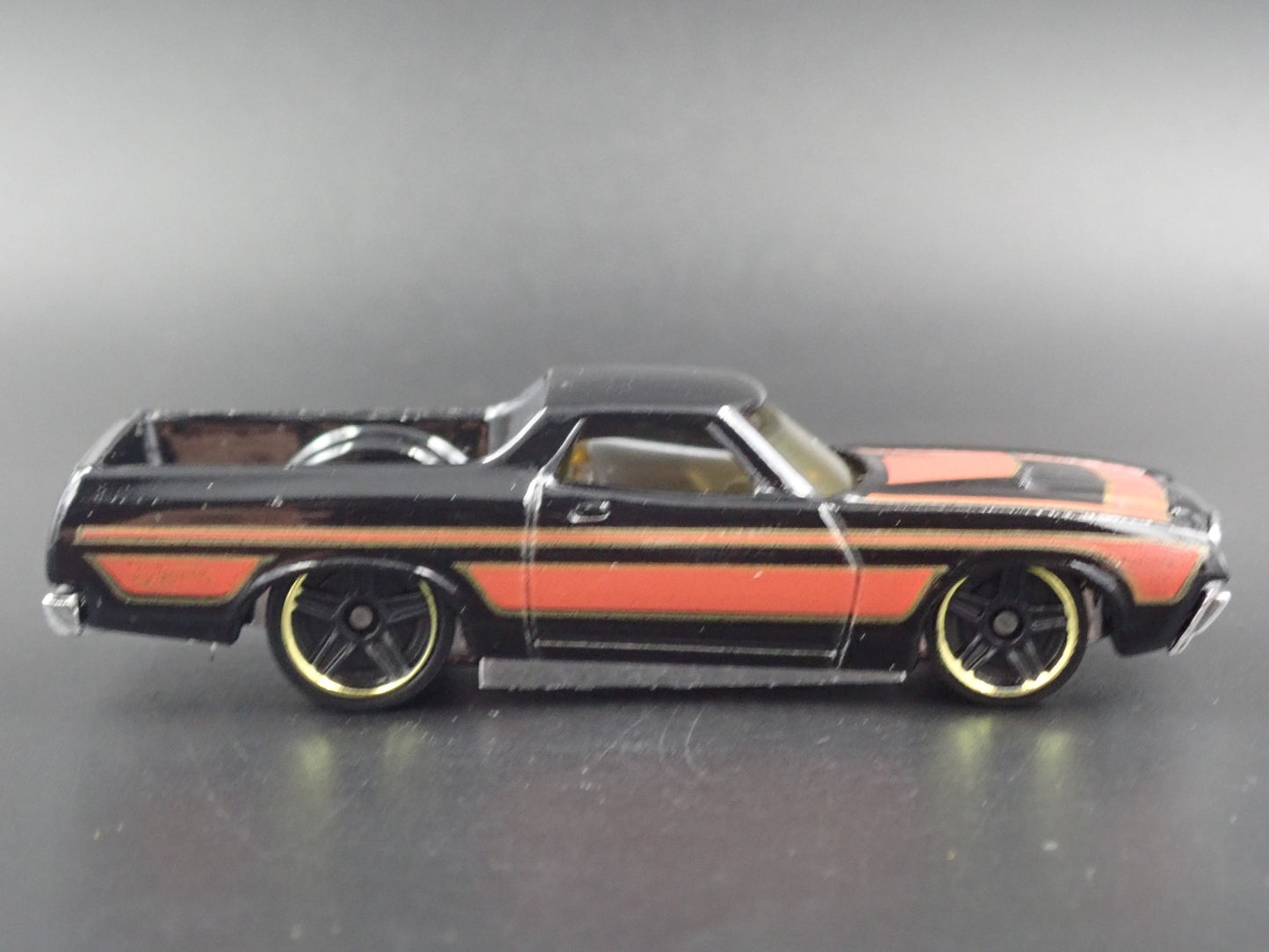 1972 72 FORD RANCHERO PICKUP TRUCK BLACK 1:64 SCALE DIORAMA DIECAST MODEL CAR