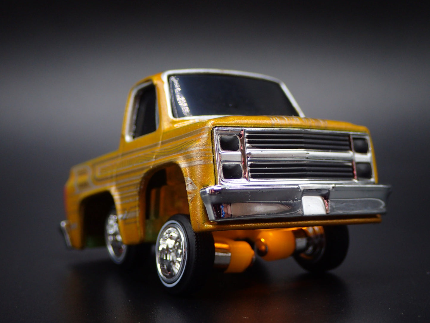1987 87 CHEVY CHEVROLET C10 TRUCK TUNED LOWRIDER 1/64 SCALE DIECAST MODEL CAR