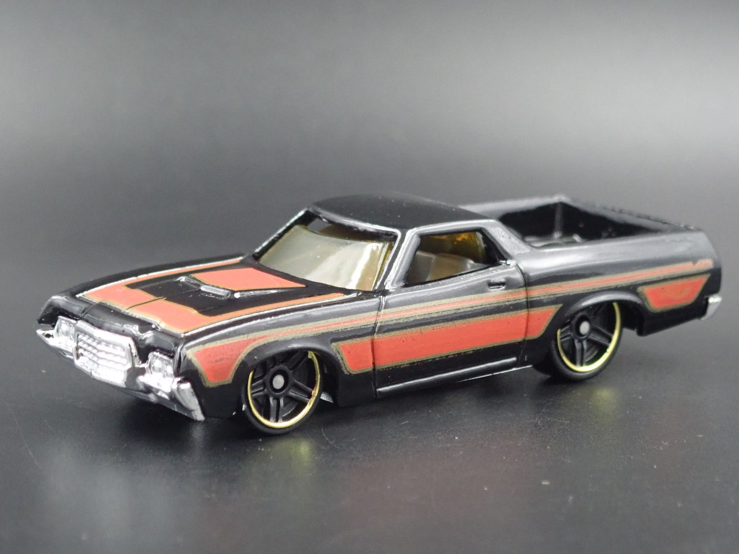 1972 72 FORD RANCHERO PICKUP TRUCK BLACK 1:64 SCALE DIORAMA DIECAST MODEL CAR