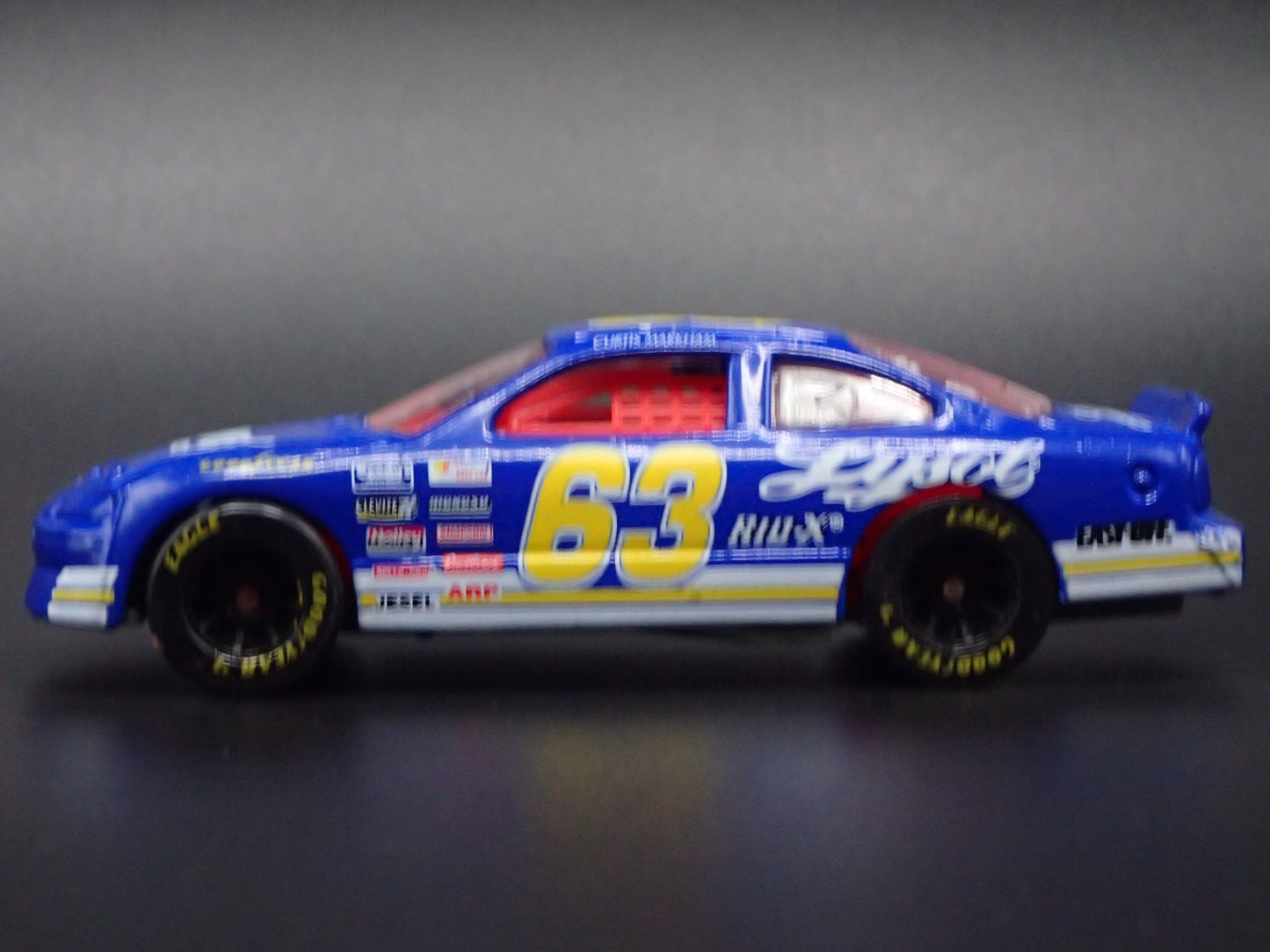 1996 96 PONTIAC GRAND PRIX 63 CURTIS MARKHAM LYSOL NASCAR 1:64 DIECAST MODEL CAR