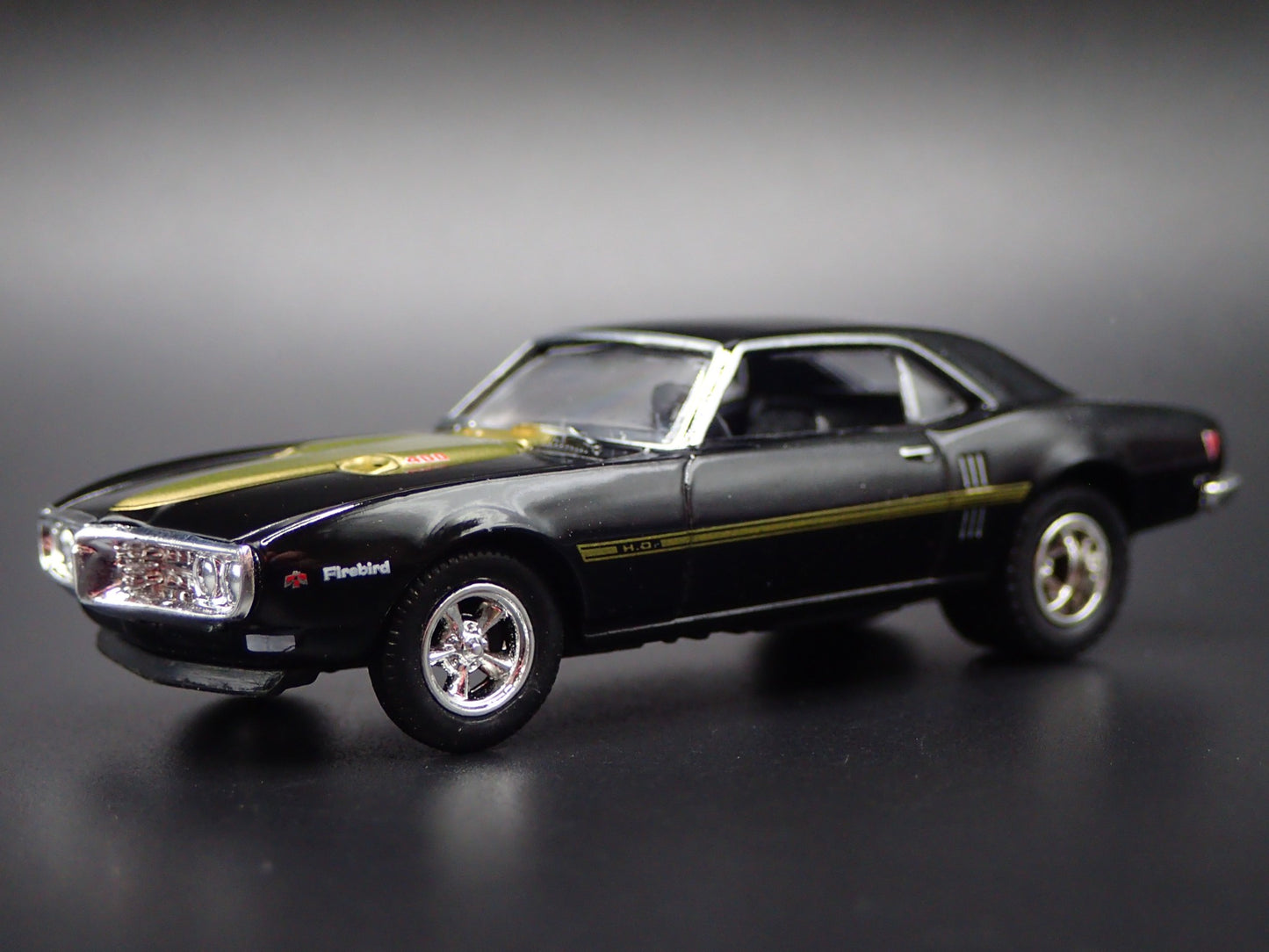 1968 68 PONTIAC FIREBIRD 400 HO 1/64 SCALE COLLECTIBLE DIORAMA DIECAST MODEL CAR