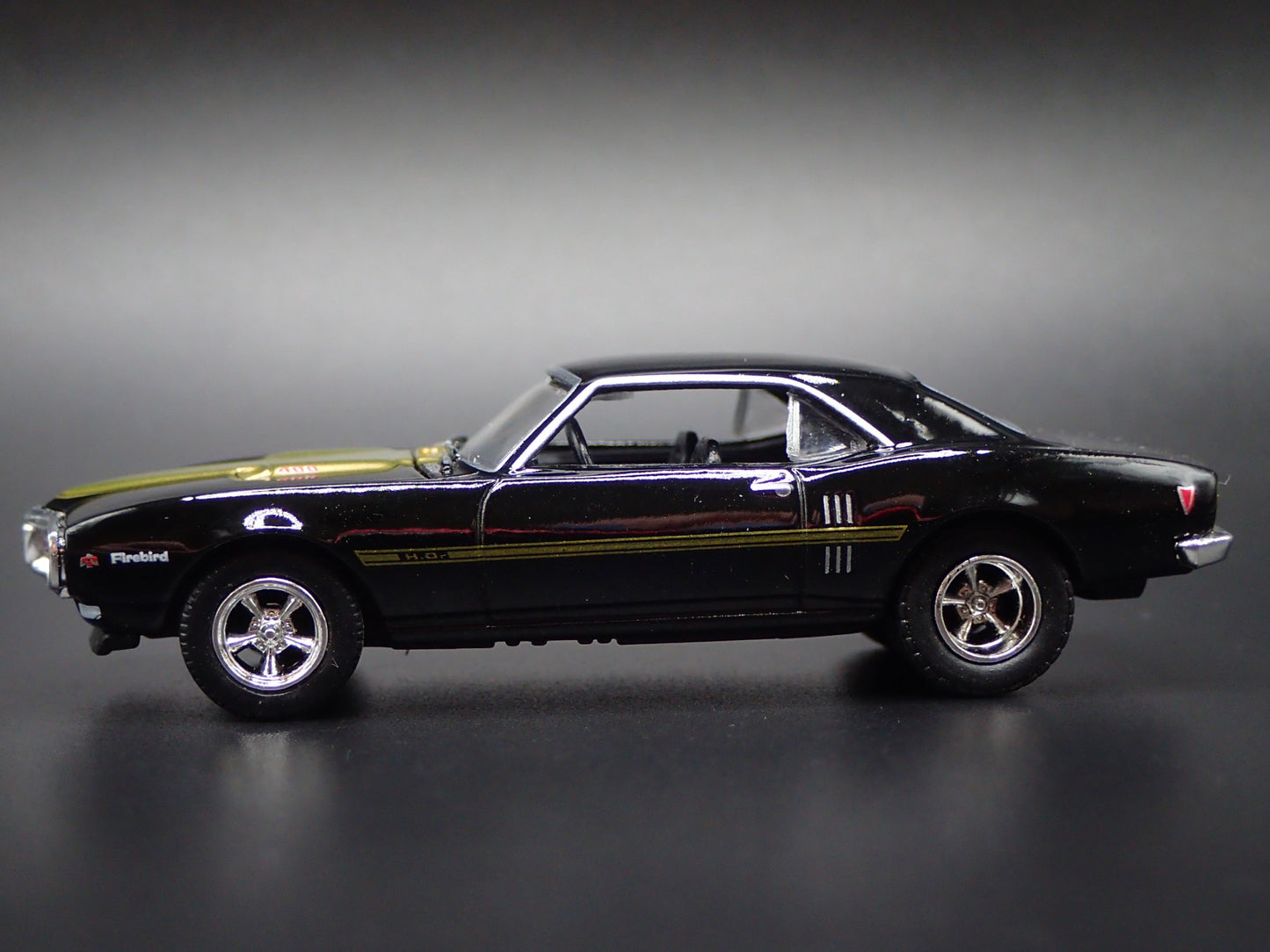 1968 68 PONTIAC FIREBIRD 400 HO 1/64 SCALE COLLECTIBLE DIORAMA DIECAST MODEL CAR