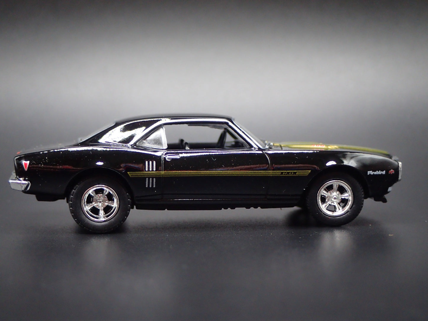 1968 68 PONTIAC FIREBIRD 400 HO 1/64 SCALE COLLECTIBLE DIORAMA DIECAST MODEL CAR