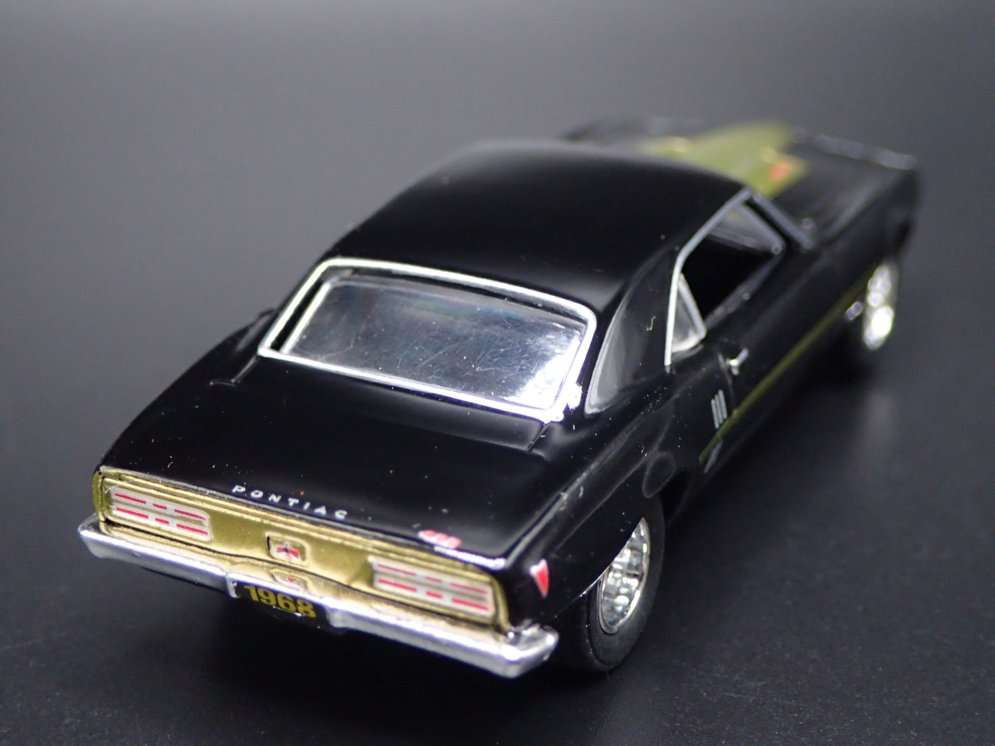 1968 68 PONTIAC FIREBIRD 400 HO 1/64 SCALE COLLECTIBLE DIORAMA DIECAST MODEL CAR