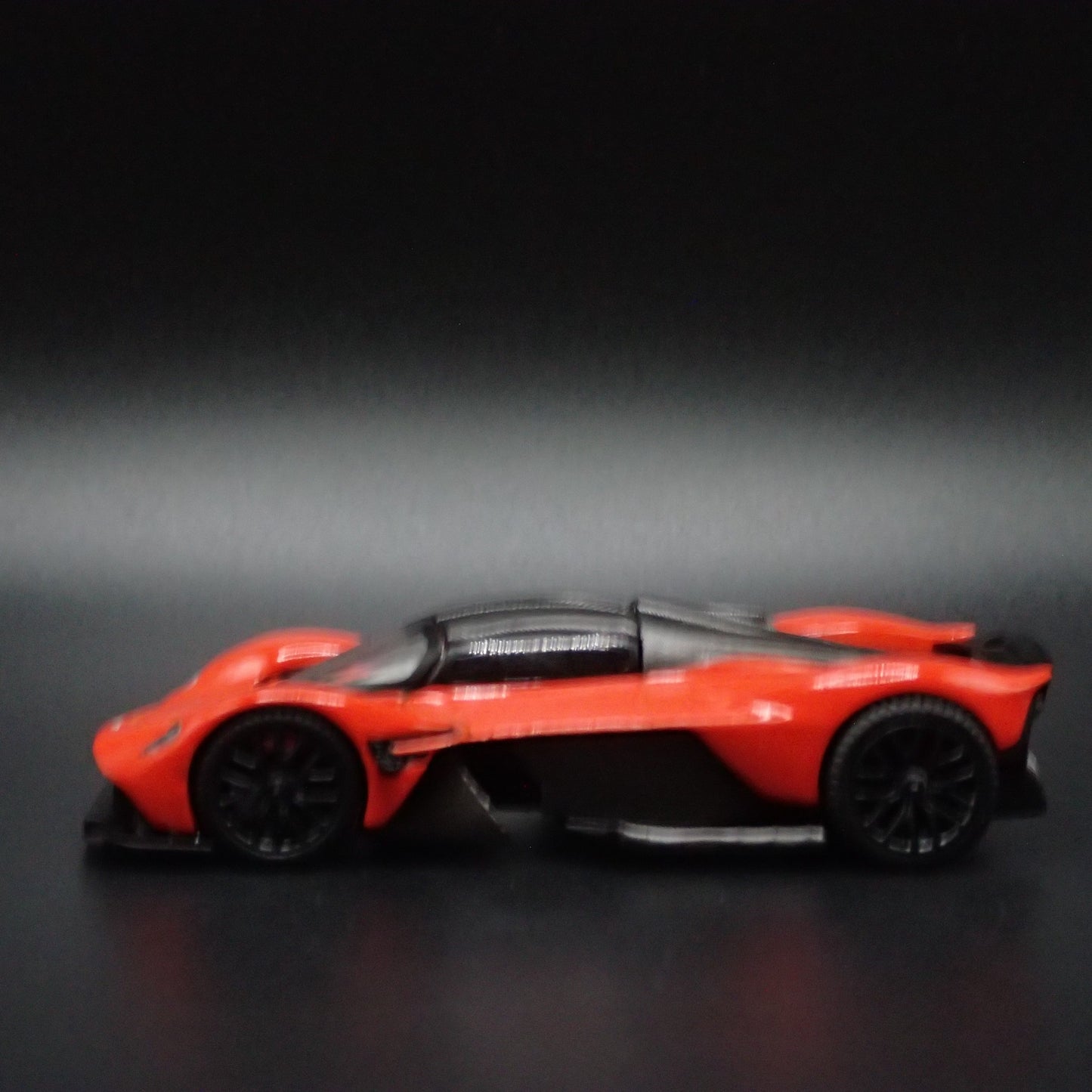 2021-2024 ASTON MARTIN VALKYRIE SUPER CAR ORANGE 1/64 SCALE DIECAST MODEL CAR