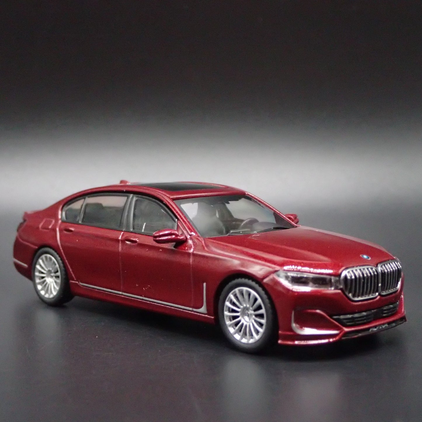 2019-2022 BMW ALPINA B7 xDRIVE 1:64 SCALE COLLECTIBLE DIORAMA DIECAST MODEL CAR