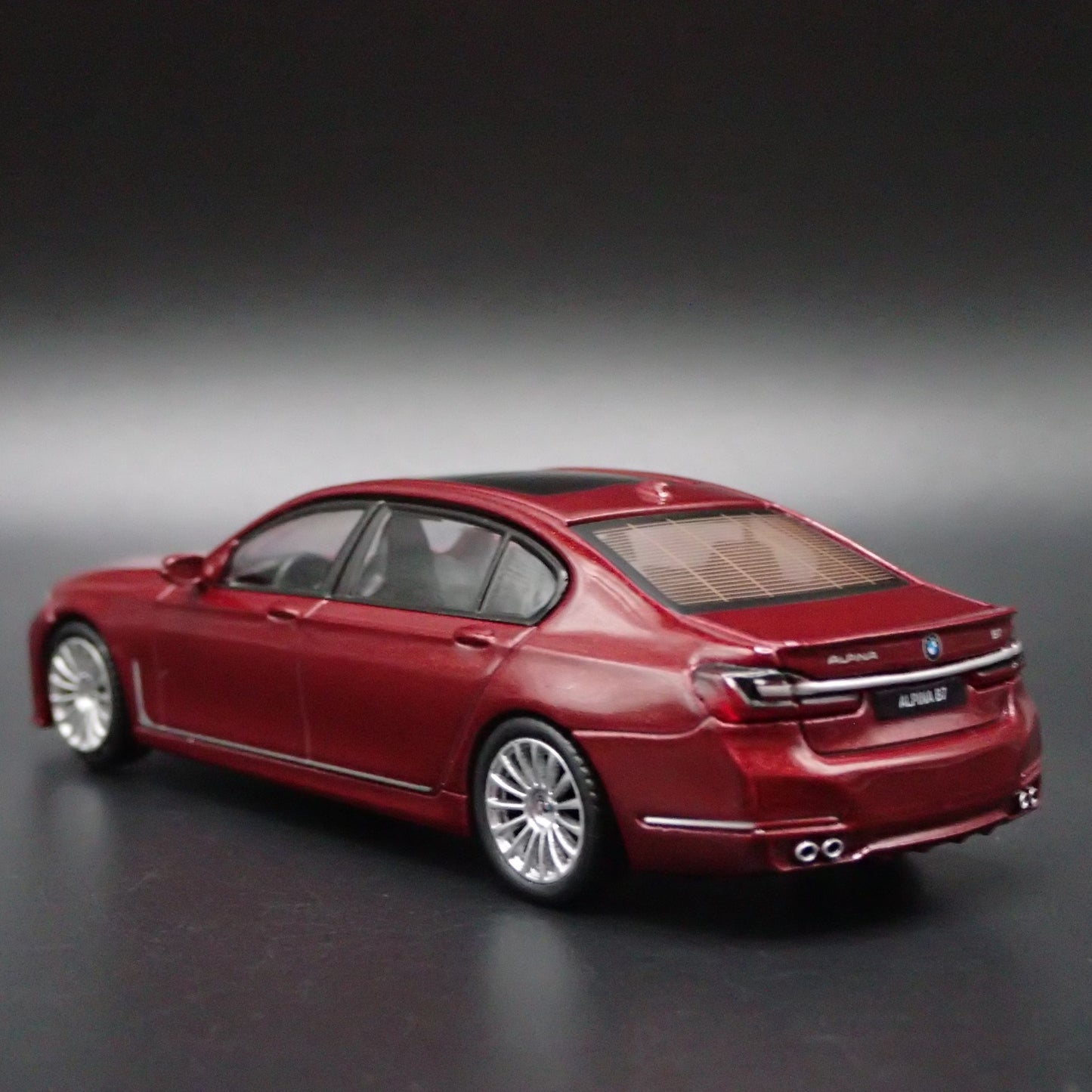 2019-2022 BMW ALPINA B7 xDRIVE 1:64 SCALE COLLECTIBLE DIORAMA DIECAST MODEL CAR