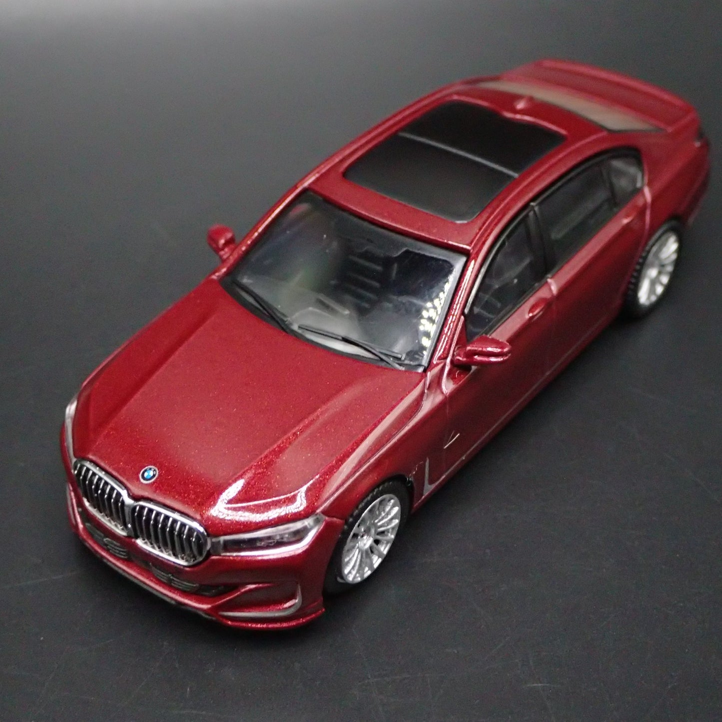 2019-2022 BMW ALPINA B7 xDRIVE 1:64 SCALE COLLECTIBLE DIORAMA DIECAST MODEL CAR