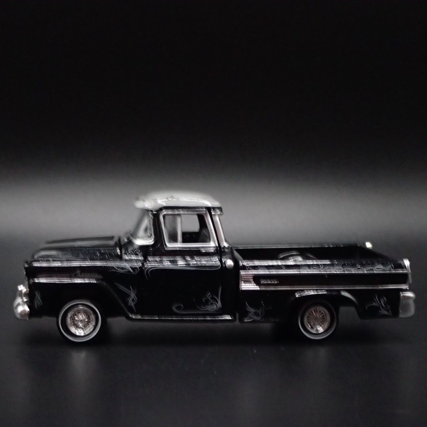 1958 58 CHEVY CHEVROLET CAMEO PICKUP TRUCK  1:64 SCALE DIORAMA DIECAST MODEL CAR