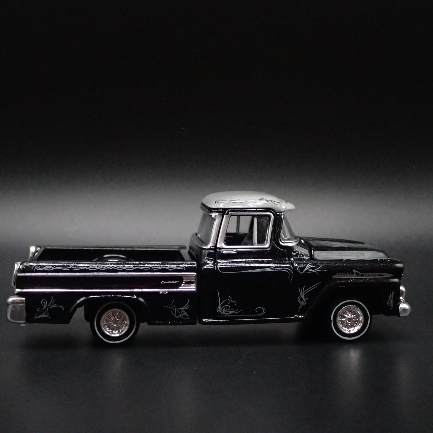 1958 58 CHEVY CHEVROLET CAMEO PICKUP TRUCK  1:64 SCALE DIORAMA DIECAST MODEL CAR